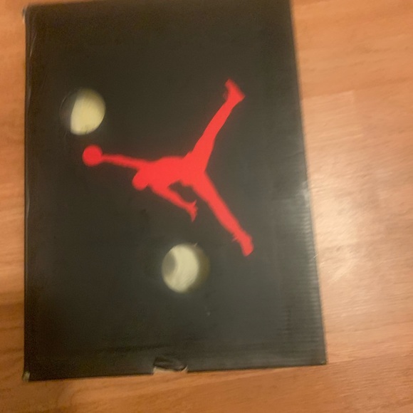 Lightly stained Retro Jordan Sail 5’s - Picture 4 of 7
